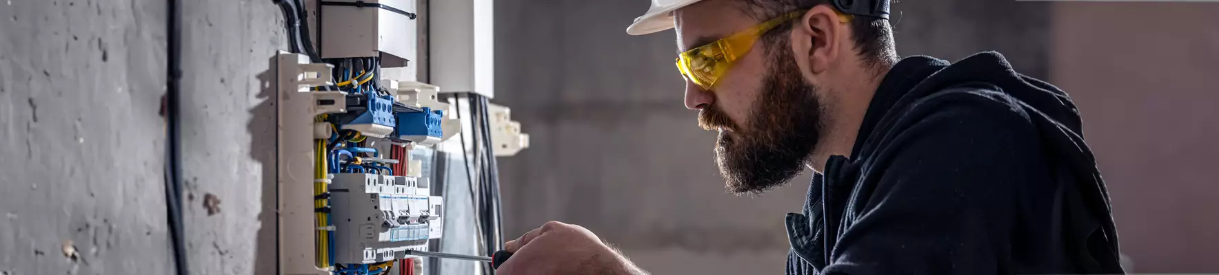 Sähkötarvikkeet joka käyttöön 23