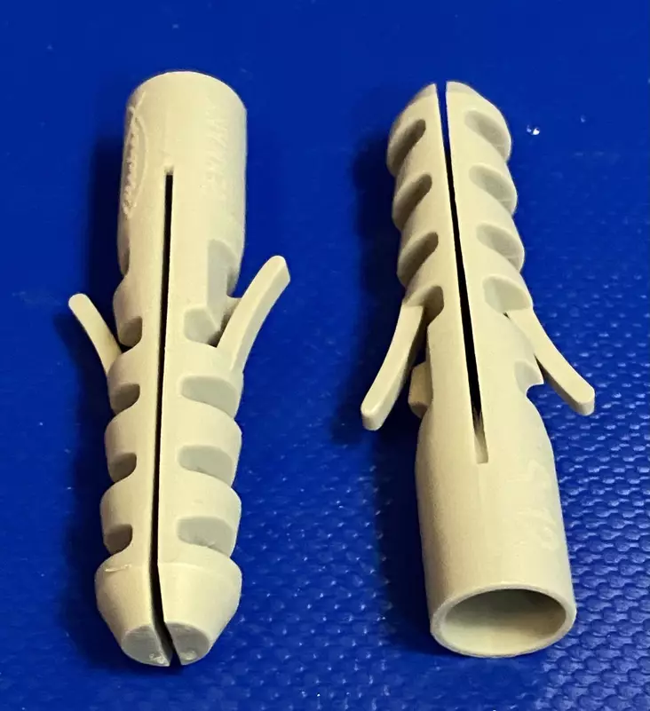 ECS-MK ja ECS-MKP Nailontulppa M12 - Päämaadoituskiskot - 7031876012-5519650 - 1