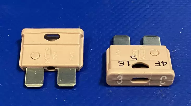 Lattasulake 3 AM violetti - Autosulakkeet - 0600400 - 1