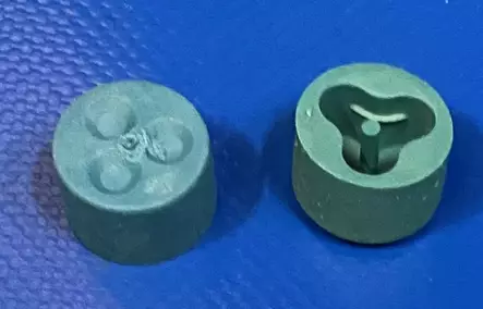 Flexgum multiläpivienti M20-iso ja Pg16 holkkitiivisteille Tässä läpivientikumissa on 3kpl 4-6,2mm johdinaihiota - Muoviset laajennusholkit ja supistusholk - F211 - 1