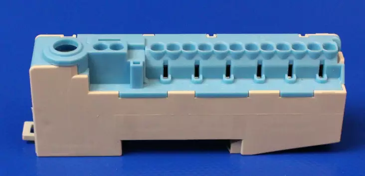 Yhden DIN-moduulin levyinen N-kisko tulo 25mm² lähdöt jousiliittimillä 2x4mm² + 12x2,5mm² Kytkentäliitin 1+14-napainen N-johtimille - Ruuvi- ja jousiliitäntäiset Pe-, N- ja v - 1901589-2020251 - 1