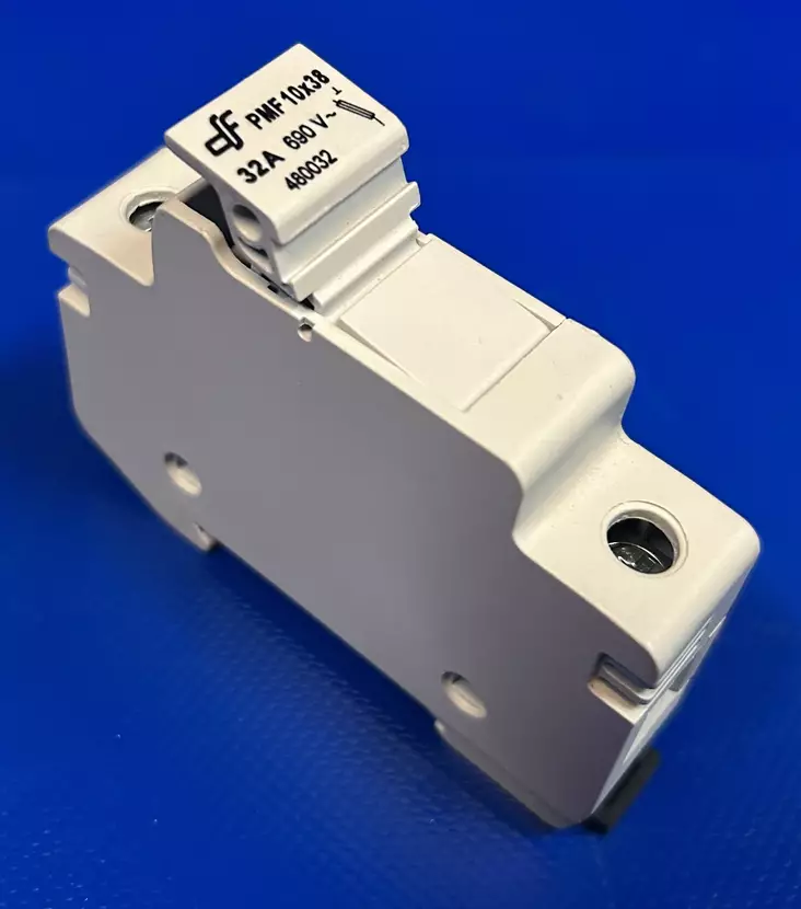 10*38 mm 1-nap PMF DIN-kisko Putkivaroke-al. - Sulakepitimet 10x38mm sulakkeille - 3121485-480032 - 1