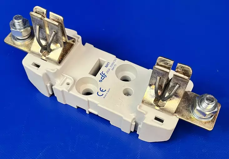 NH-1 160A 1-nap. M10-M10 Photovoltaic 1000Vdc - NH-Kahvavarokealustat DIN43620 ja DIN436 - 354172 - 1