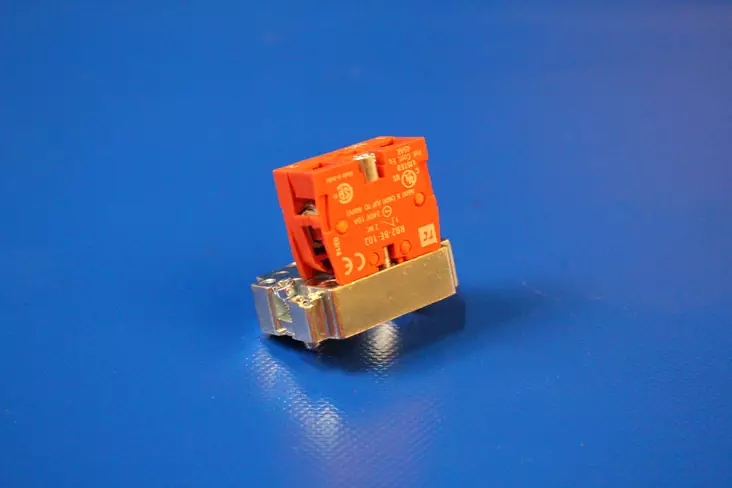 Painikerunko ja 1 avautuva NC kosketinlohko - 22mm koskkettimet ja tarvikkeet Kansiase - RB2BZ102 - 1