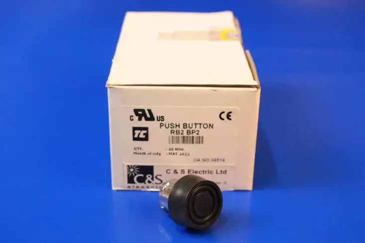 Tasopainike mustalla kumilla, jousipalaut IP65 - 22mm HÄTÄ-Seis-, ohjaus- ja 1-0 painikke - RB2BP2 - 1