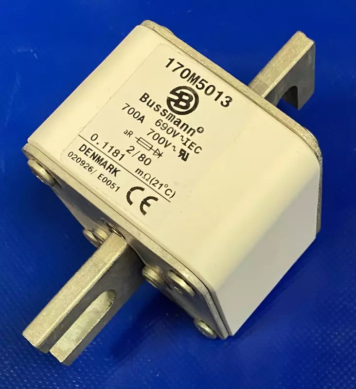 2 / 80 700A 690V aR Erik.nop.kahvavaroke - Erikoisnopeat NH kahvasulakkeet pulttiki - 170M5013 - 1