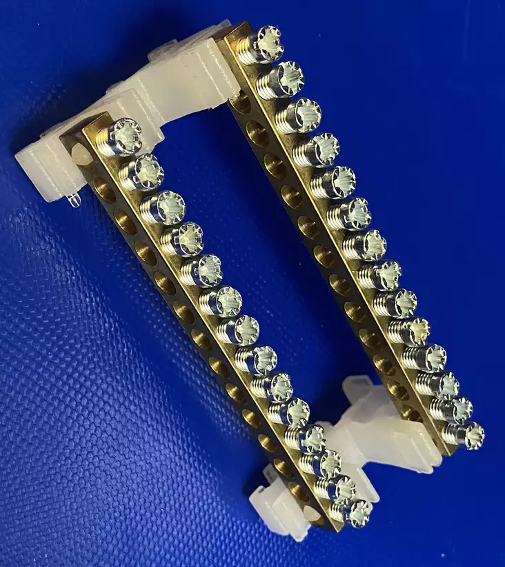 SET-2 kiskopaketti 2*(12kpl 1,5-16mm² liittimiä) - Ruuviliitäntäiset 2-kiskoiset N- ja PE-k - 1901543 - 1