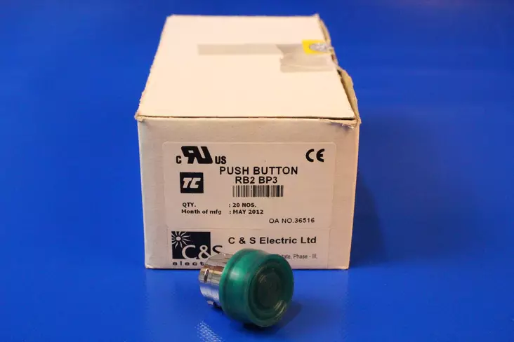 Tasopainike vihreällä kumilla, jousipalaut IP65 - 22mm HÄTÄ-Seis-, ohjaus- ja 1-0 painikke - RB2BP3 - 1