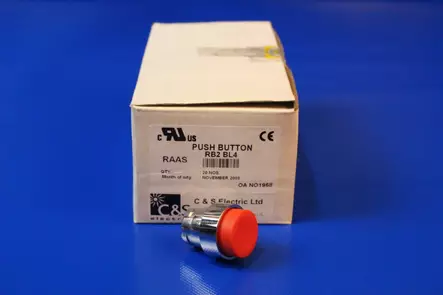 Korotettupainike punainen, jousipalautteinen IP65 - 22mm HÄTÄ-Seis-, ohjaus- ja 1-0 painikke - RB2BL4 - 1