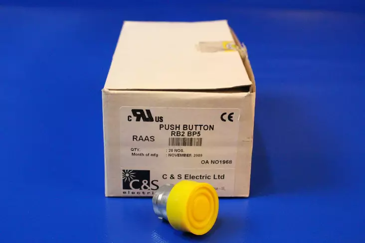 Tasopainike keltaisella kumilla, jousipalaut IP65 - 22mm HÄTÄ-Seis-, ohjaus- ja 1-0 painikke - RB2BP5 - 1