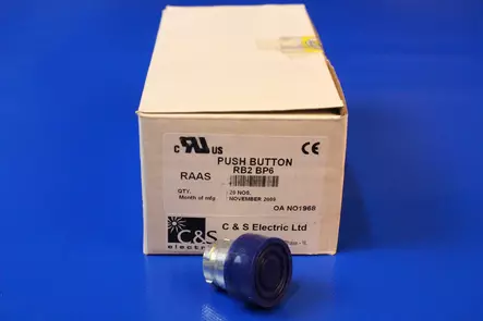 Tasopainike sinisellä kumilla, jousipalaut IP65 - 22mm HÄTÄ-Seis-, ohjaus- ja 1-0 painikke - RB2BP6 - 1