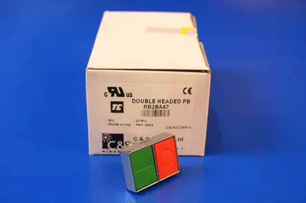 Kaksoispainike1- 0 IP40 (pun javih) - 22mm HÄTÄ-Seis-, ohjaus- ja 1-0 painikke - RB2BA87 - 1