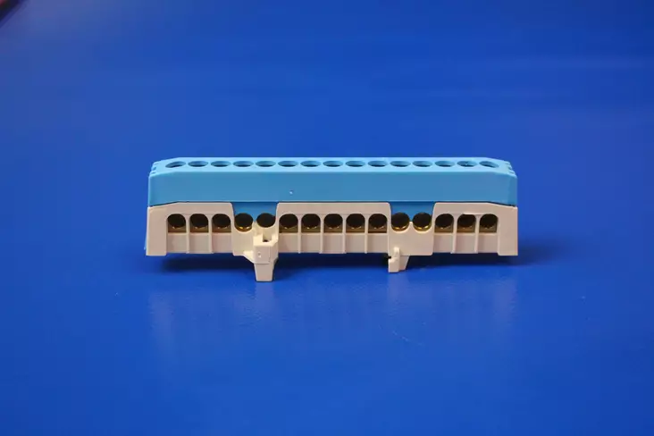 Eristetty N-kisko 15*16mm². DIN-kisko kiinnitys - Ruuviliitäntäiset N- ja PE-kiskot - 2020272-1901367 - 1