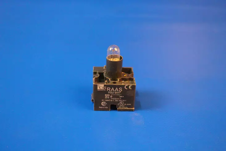 Painikerunko+Ba9s,130v lampun.pid, jänn, muuntajal - 22mm HÄTÄ-Seis-, ohjaus- ja 1-0 painikke - RB2BV7 - 1