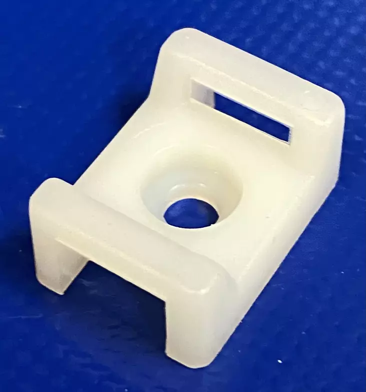 Johdinside ankkuri 21,9x15,9x9,7mm max.7,6mm leveille johdinsiteille 4,5mm Ruuvi ja niittikiinnitys - Nippusideankkurit ja tarvikkeet - TM3S8 - 1