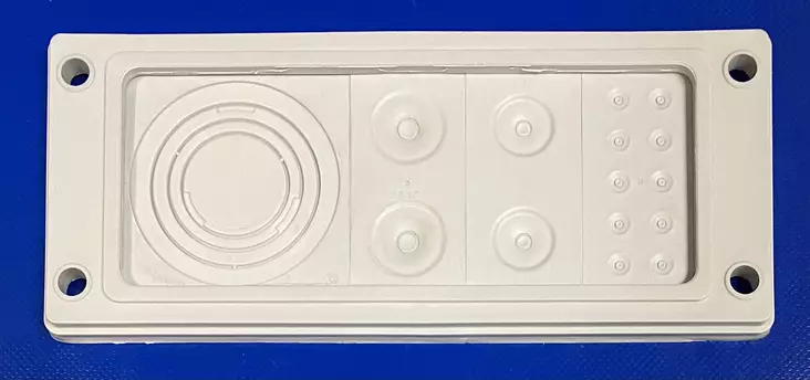 Kakkoskoon muunneltava multilaippa TSS-FL21E (10*4-10mm + 2xM16 5-10mm + 2xM20 6-13mm + M32, M40 tai M50 holkkitiiviste), multilaippa vedonpoistolla - TSS Modifioitavat multilaipat - 2665398 - 1