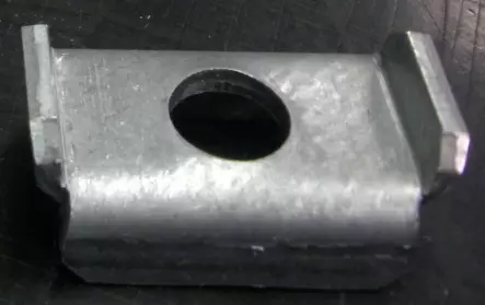 Kiskoliitin M10 hakapala - Virtakiskot ja kiskoliittimet - KLM10HAKAPALA - 1