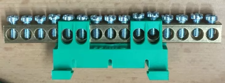 PE-kisko 15*16mm² Vihreä DIN-kiskoon - Ruuviliitäntäiset N- ja PE-kiskot - ECSRPE15-ECS-MK-Ba - 1