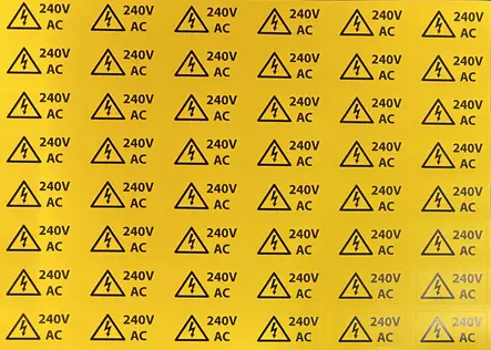 Tarra Jännite Varoitus 240VAC 20x40mm 48 kpl arkilla Keltainen pysyväliimainen tarra jossa musta painatus - A4 4-väri Muotoonleikatut tarrat - TAR240VAC - 1