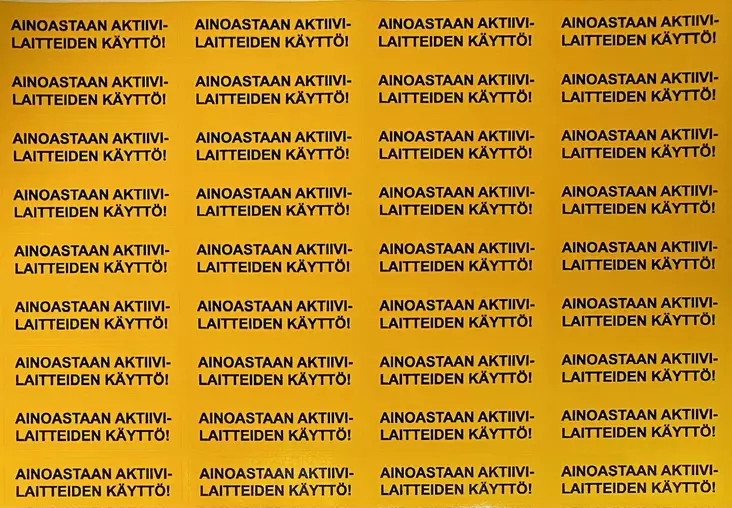 Ainoastaan aktiivilaitteiden käyttö kelta/musta - A4 4-väri Muotoonleikatut tarrat - TARaktiivilaite - 1