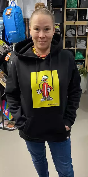 Musta huppari #Kaikkisammuu vaahtosammuttimen kuvalla Painatusten pohjavärit: Fuchsia, Keltainen ja Vihreä - Vetoketjuttomat miesten hupparit - KS-Huppari - 1