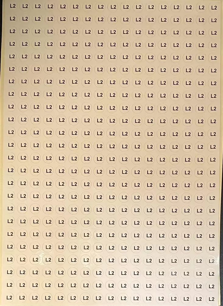 Tarra pyöreä L2 valkoinen / musta teksti 408kpl arkilla - A4 4-väri Muotoonleikatut tarrat  - TARL2PyOreAA4arkki - 1