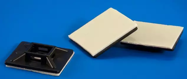 Tarra-ankkuri 19*19mm musta 100kpl./pussi - Nippusideankkurit ja tarvikkeet - MB1919Black - 1