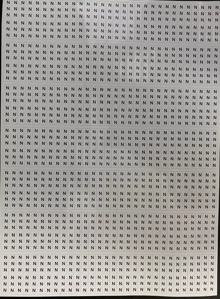 Johdinmerkkaus tarra musta N valkoisella pohjalla, tarrat tulevat arkkina jossa N-tarroja on 210kpl, yhden tarran koko 6x38mm - A4 4-väri Muotoonleikatut tarrat  - TararkNvalkx210kpl - 1