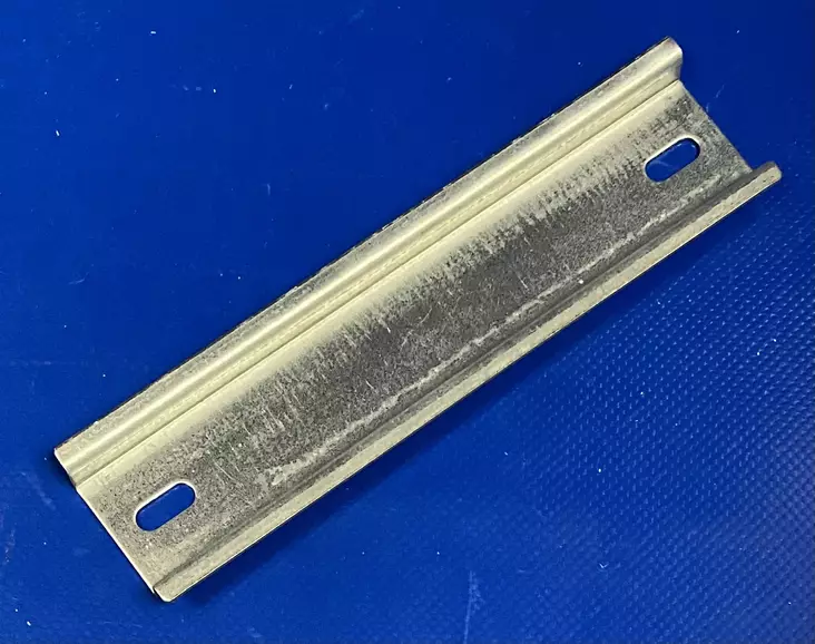 DIN kisko 140mm 35*7,5mm reijitetty M5*10mm - DIN-Kiskot - DIN35140R - 1