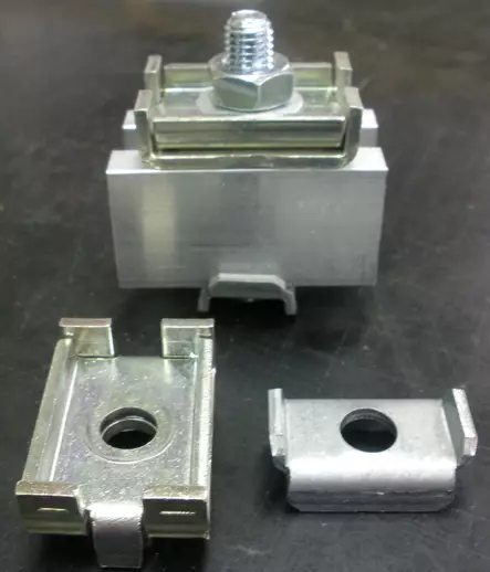 Kiskoliitin M10 3-os. 50 kpl/ ltk - Virtakiskot ja kiskoliittimet - KLM103OS - 1