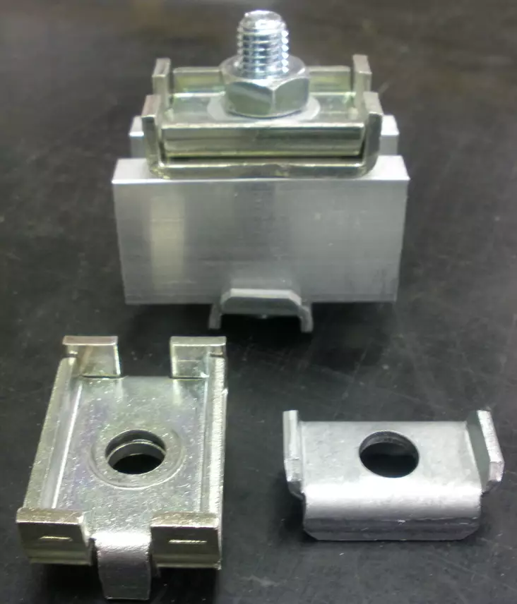 Kiskoliitin M10 3-os. 50 kpl/ ltk - Virtakiskot ja kiskoliittimet - KLM103OS - 1