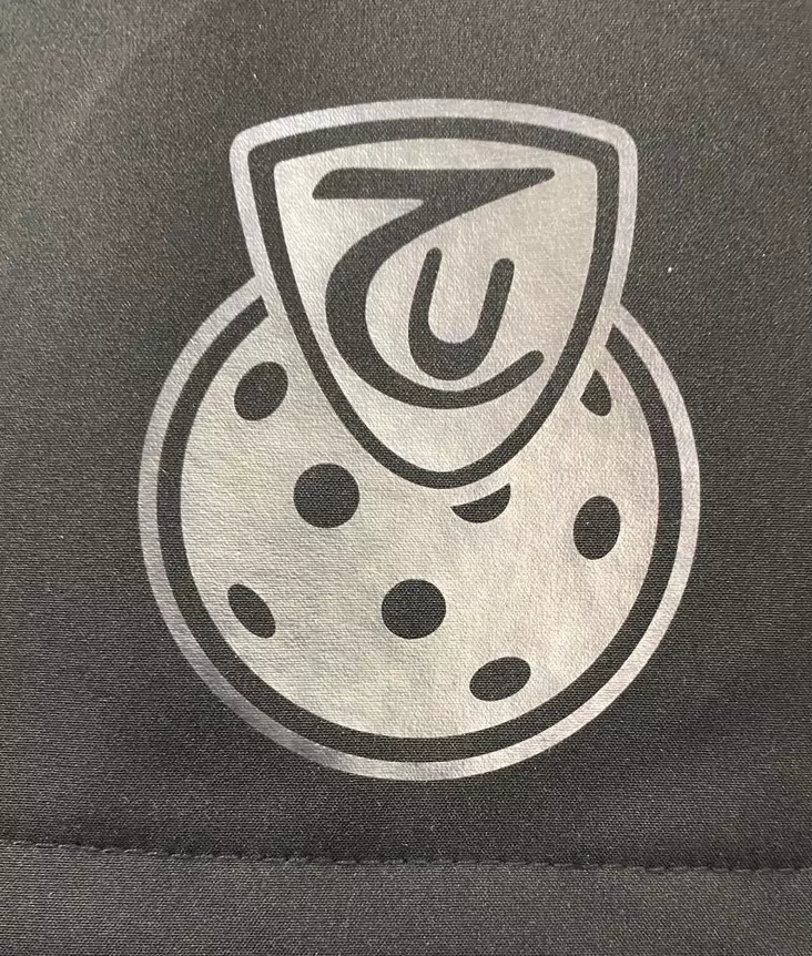 Heijastinprässi, TU-SÄBÄ-logo heijastinkalvosta joka voidaan painaa kaikenlaisiin tekstiileihin mm. Softshell-takit, reput, kassit, hupparit, collarit jne. - Muut lämpösiirtotyöt & lämpöprässäys - 2090-TU - 1