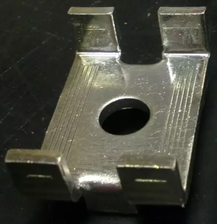 Kiskoliitin M10 Liitinlevy - Virtakiskot ja kiskoliittimet - KLM10LIITINLEVY - 1